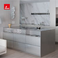 Cuisine Moderne Contemporaine Minimaliste Alland, Armoires en Noyer Laqué Blanc Mat, Panneaux Plats, Personnalisées pour Espaces Ouverts