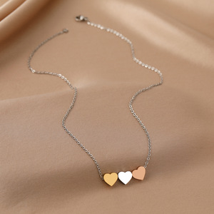 Collier pendentif en acier inoxydable à trois cœurs, collier pendentif en or 18 carats pour sœur, amie - Product Image 6
