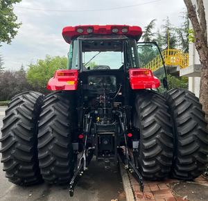 Tractor de Ruedas E1954 de la Marca YTO, 195hp, 4WD, con Transmisión de Engranajes y Cabina para Uso Agrícola - Product Image 3