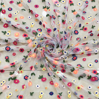 Tissu de tulle multicolore à petites fleurs Tissu de maille coloré à fleurs 100% Tissu de polyester pour robe d'enfants