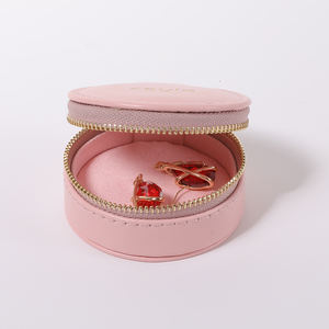 Boîte à bijoux ronde en velours avec fermeture éclair, personnalisable avec logo, en cuir, mignonne et compacte, pour colliers, boucles d'oreilles et bracelets - Vente en gros - Product Image 4