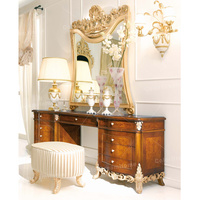 Suite de chambre à coucher victorienne de taille King Mobilier de chambre à coucher en bois personnalisé avec commode miroir Ensemble de motifs floraux