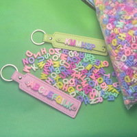 Porte-clés en similicuir PVC avec lettres dorées colorées peintes au pistolet, breloque de téléphone pour couples, bijoux personnalisés DIY