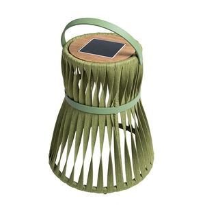 Lámpara de Jardín Grande para Exteriores con Carga Solar y USB, Resistente al Agua, de Ratán Sintético Verde, Lista para Enviar, Ideal para Hoteles - Product Image 3