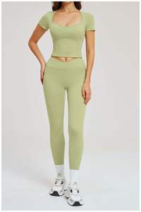 Ensemble de tenue de tennis pour femme : Haut de fitness à manches courtes, Legging de tennis à taille haute et soutien élevé, Col carré, Pantalon de gym et de course - Product Image 3