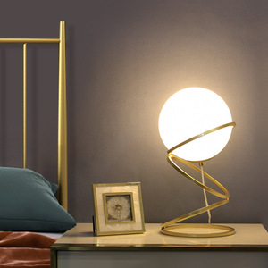 โคมไฟตั้งโต๊ะกระจกลอยได้แบบใหม่ไม่มีขั้นต่ำโคมไฟข้างเตียงโลหะสำหรับห้องนั่งเล่นสำนักงานอ่านหนังสือ - Product Image 3