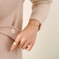 Bracelet en acier inoxydable plaqué or 18 carats avec breloque cœur, style minimaliste, mignon et doux, pour adolescentes, à porter au quotidien, vente en gros