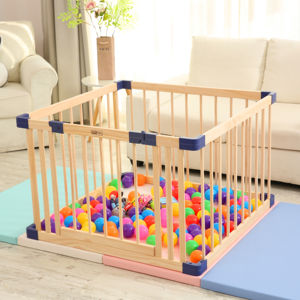 คอกกั้นเด็กทำจากไม้พร้อมประตู  ศูนย์กิจกรรมสำหรับเด็กพร้อมรั้วล็อคป้องกันเด็ก  พื้นที่เล่นสำหรับเด็กวัยเตาะแตะ <span class=keywords><strong>6</strong></span> ถึง 36 เดือน - Product Image 1