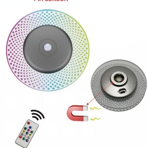 Lampe murale LED magnétique pour chambre à coucher, veilleuse avec capteur de mouvement PIR, commande tactile, télécommande sélectionnable, forme UFO carrée, intensité réglable - Product Image 1