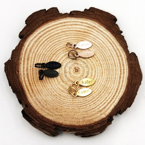 Colgante ovalado de acero inoxidable con anillo abierto para la creación de joyería DIY en colores dorado, oro rosa, negro y plateado. - Product Image 3