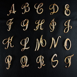 Personalidad creativa Simple 26 letras inglesas broche de diamantes mujeres moda geométrica ramillete suéter abrigo Pin Accesorios - Product Image 4