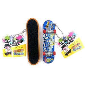 Logo de marque personnalisé coloré <span class=keywords><strong>Mini</strong></span> <span class=keywords><strong>Skate</strong></span> Boards porte-clés <span class=keywords><strong>jouet</strong></span> ensemble métal <span class=keywords><strong>doigt</strong></span> Skateboard porte-clés - Product Image 2