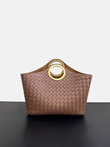 The New Circular <b>Tote</b> <b>Bag</b> with a High-end Feel, a Fashionable Large-capacity <b>Bag</b> Made of Cowhide and a <b>Woven</b> Handbag - Product Image 3
