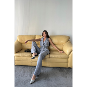 Ensemble de costume en tissu à motif fraises pour femmes, gilets et pantalons gris - Product Image 4