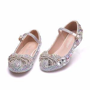 รองเท้าส้นแบนสำหรับเด็กผู้หญิง ประดับโบว์ รองเท้าทรงกลม รองเท้าเด็กประดับเพชร สำหรับงานแสดง - Product Image 4