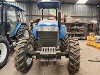 Tractor de Ruedas Usado New-Holland SNH704 |   4x4 |   Soportes de Suspensión de Tres Puntos para Múltiples Implementos