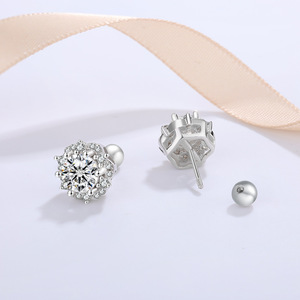 Orecchini a Perno con Fiore in Moissanite, Gioielli di Lusso per Matrimonio, Moda in Argento Sterling 925 Puro - Product Image 4