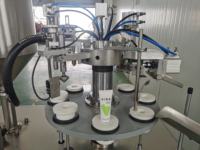 Machine de remplissage de crème cosmétique en plastique laminé shampooing lotion doux baume à lèvres et tube d'étanchéité