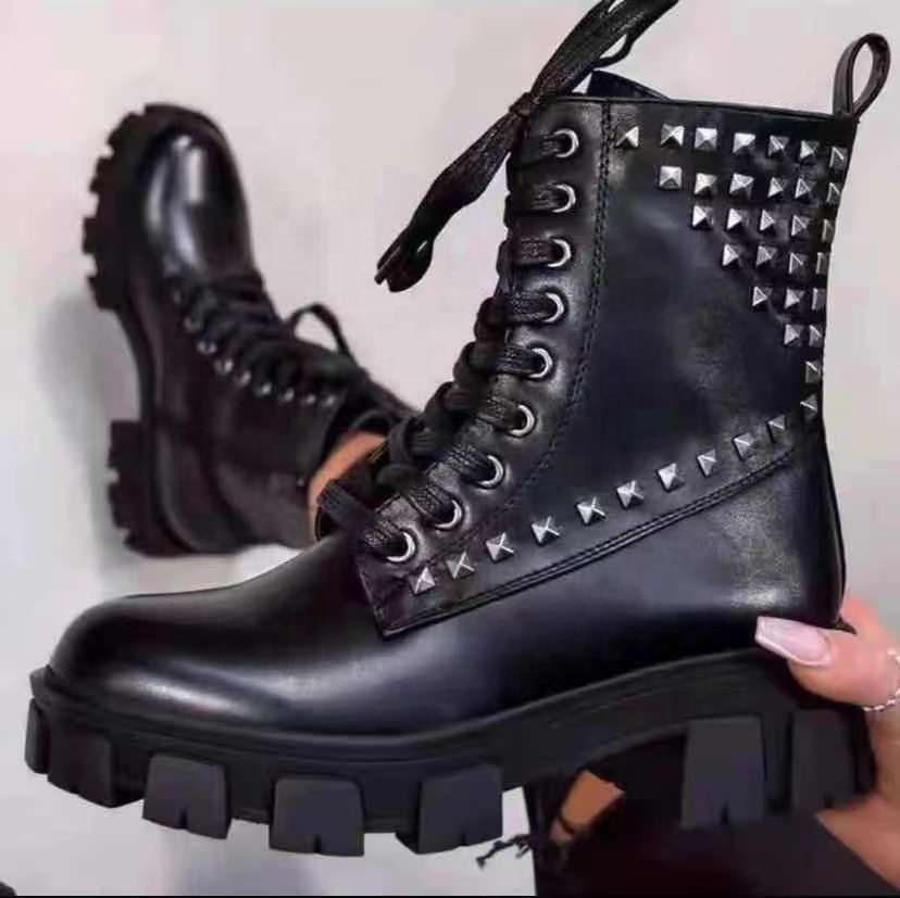Amazon.com: CYNLLIO - Botas estilo combate de moda al tobillo de mujer,  plataforma en bloque con cordones y tachas, botas de motocicleta a mitad de  la pantorrilla : Ropa, Zapatos y Joyería