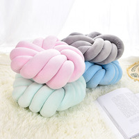 Factory Wholesale New Design 3 Stränge Hand gestricktes weiches Kissen Round Nap Knot Ball Fresh Throw Pillows
