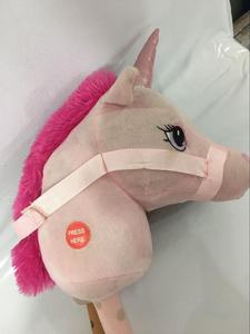 Cheval de loisir, bâton de licorne en peluche rose avec un son réaliste et un son galbant - Product Image 2