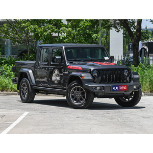 Pick-up Wrangler Derivé Gladiator pour le transport de vélos, de matériel nautique, pour les voyages en camping-car, les loisirs en plein air et l'utilisation sur les chantiers - Product Image 1