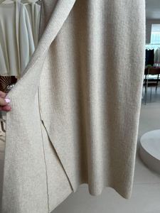 Elegante Suéter de Punto de Una Pieza para Mujer - Diseño Elegante y Acampanado con Logotipo Frontal Suave y Cómodo, y Versatilidad - Product Image 6