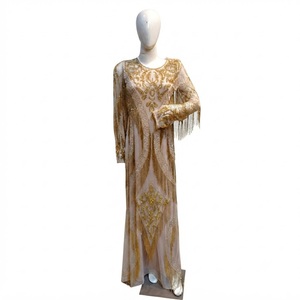 Robe de soirée de luxe pour femme en satin ornée de paillettes, à franges, avec détails métalliques faits à la main, longueur ras du sol, pour le tapis rouge - Product Image 1