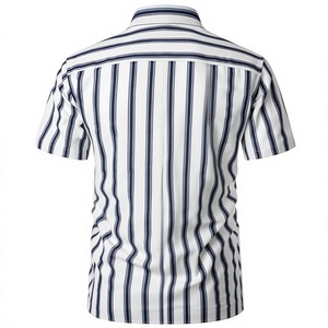 เสื้อเชิ้ตผู้ชายลำลอง สีขาว-น้ำเงิน ปกคอพับ ผ้าฝ้าย 100% ระบายอากาศได้ดี เป็นมิตรกับสิ่งแวดล้อม แห้งเร็ว ผ้าป๊อปลิน แขนสั้น - Product Image 3