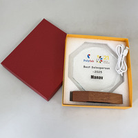 Trophée Rond Personnalisé en Cristal avec Base Lumineuse en Bois – Cadeau Souvenir d'Entreprise