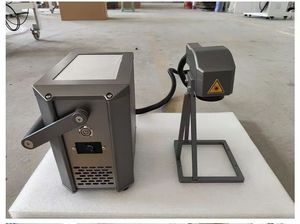 เครื่องเลเซอร์มาร์กกิ้งไฟเบอร์แบบพกพาขนาดเล็ก 20w 30W 50w จากโรงงานโดยตรง สำหรับงานอุตสาหกรรม ใช้สำหรับทำเครื่องหมายบนโลหะ และใช้กับเครื่องพิมพ์บัตร - Product Image 5