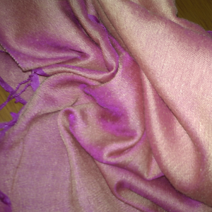 ผ้าคลุมไหล่ผ้าไหมสไตล์สี่เหลี่ยมทันสมัยสำหรับฤดูหนาวอุปกรณ์เสริมสไตล์ดั้งเดิม - Product Image 1