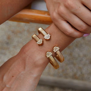 Pulsera Elástica <span class=keywords><strong>de</strong></span> Acero Inoxidable con Baño <span class=keywords><strong>de</strong></span> Oro <span class=keywords><strong>de</strong></span> 18K y Circonitas Incrustadas <span class=keywords><strong>de</strong></span> Alta Gama, Estilo Vintage YF8477, Resistente al Agua - Product Image 1