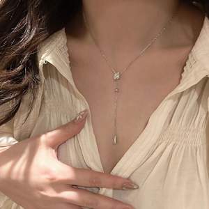 Collar de Plata de Ley S925 con Doble Cruz, Lujoso y Versátil con Diseño Exclusivo, Colgante de Moda de Alta Gama para Mujer - Product Image 4