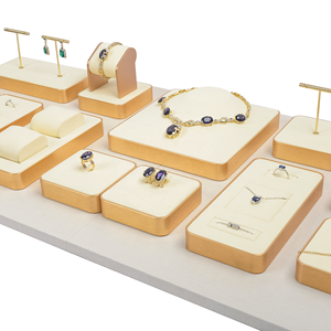 Set Espositore per Gioielli di Lusso CHEN LU Beige - Design Personalizzabile, Struttura in Metallo, Supporto OEM, Eccellenza nel Retail CL-6019 - Product Image 2