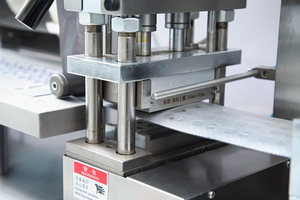 Điện Nhỏ Nhôm Nhựa Vỉ Máy Đóng Gói Tự Động Cho Bơ Tinh Chất Dầu Nhỏ Alu Alu Vỉ Bao Bì Động Cơ - Product Image 6