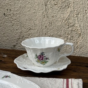 Vajilla de cerámica con relieve de rosas retro francés, postre, desayuno, platos de ensalada, tazas de café y platillos - Product Image 6