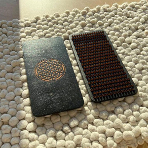 Planche de méditation traditionnelle <span class=keywords><strong>Fakir</strong></span> SDahu en bois massif avec clous en acier pour la tolérance à la douleur et la formation à la concentration Sadhu Board - Product Image 1