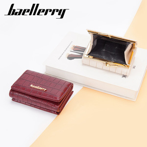 Portefeuille <span class=keywords><strong>femme</strong></span> à trois volets baiser serrure <span class=keywords><strong>porte</strong></span>-<span class=keywords><strong>monnaie</strong></span> <span class=keywords><strong>porte</strong></span>-carte de crédit motif Crocodile baiser fermoir fermeture boucle portefeuille court pour dame - Product Image 4