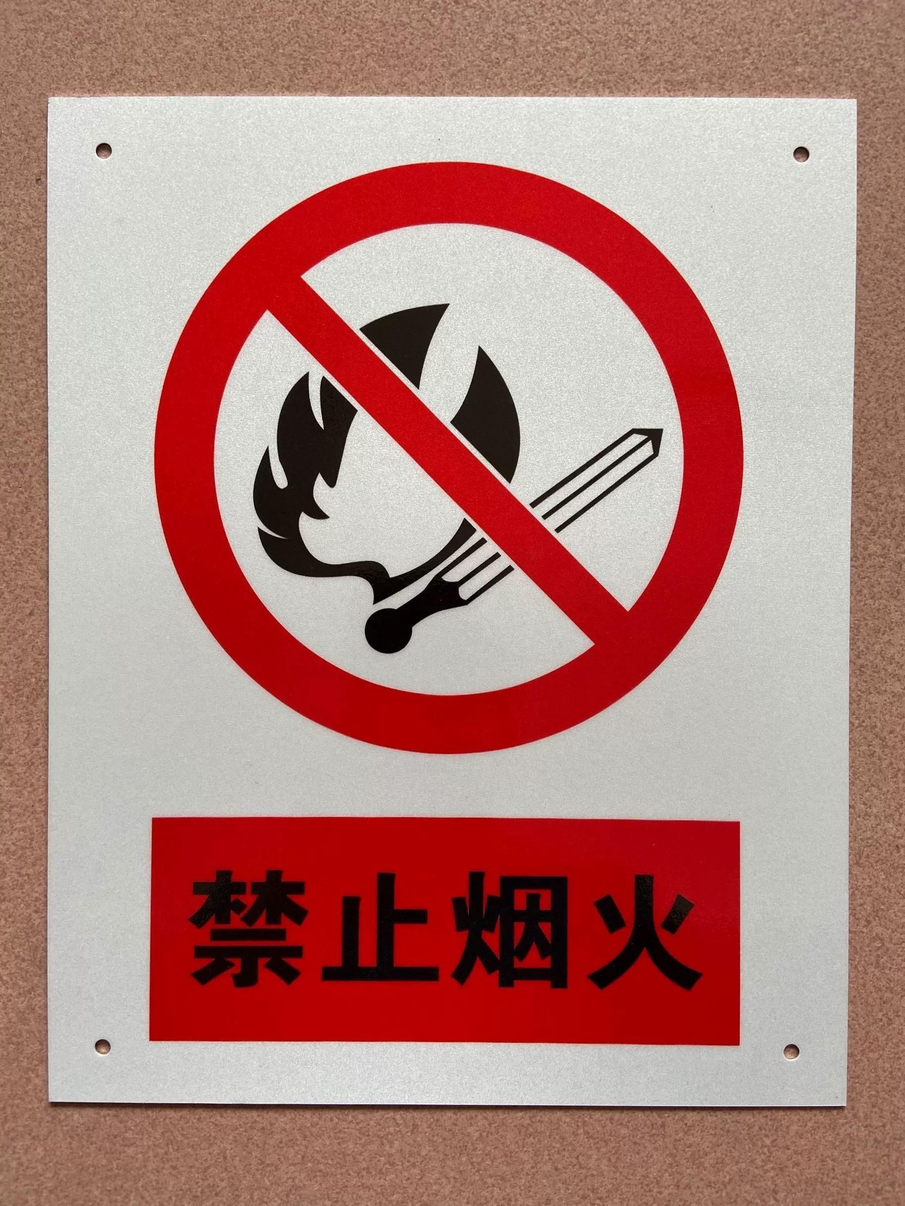 Texte rouge sur fond blanc