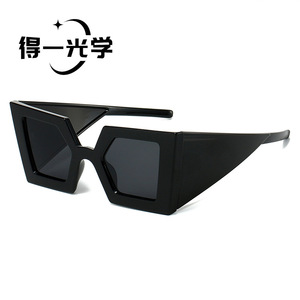 แว่นกันแดดแฟชั่นขนาดใหญ่ สีดำ UV400 สำหรับทุกเพศ สไตล์สตรีทกลางแจ้ง - Product Image 1