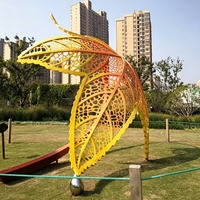 Sculptures d'art abstrait moderne personnalisées, peintes à la main, en acier inoxydable, en forme de feuille, pour la décoration extérieure des espaces publics et l'aménagement paysager