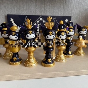 Sanrio Kuromi Chess Series Blind Box - Busta a Sorpresa Kuromi - Action Figure Misteriosa - Scatola a Sorpresa Anime - Statuetta Decorativa - Giocattolo - Regalo di Compleanno - Product Image 2