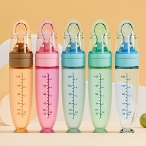 Biberon de <span class=keywords><strong>céréales</strong></span> pour bébé 150 ml avec cuillère souple en silicone, biberon à presser pour jus, cuillère pour aliments complémentaires, ventouse en silicone - Product Image 1
