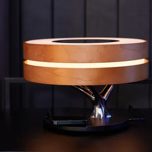 Lampe de table d'horloge de chambre de chevet de luxe 2024 best-seller avec système de son TWS Speaker et chargeur sans fil 10W