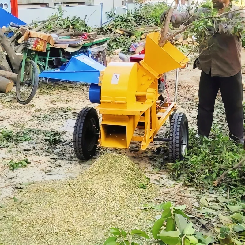 Broyeur à marteaux avec convoyeur à alimentation forcée Broyeur en bois pour sciure de bois en poudre Broyeur de copeaux