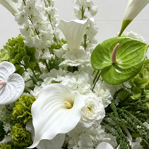 Arreglo Floral de Lirios Calla Blancos Realistas Estilo Bosque, Decoración Moderna para Jardín, Bodas y Mesas de Restaurante - Product Image 3