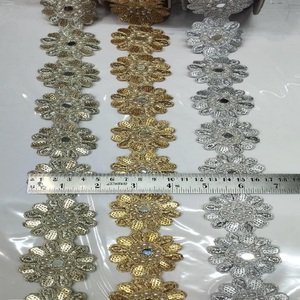 Le tissu de dentelle brodé de miroir de qualité supérieure sur mesure ajoute une élégance étincelante aux créations de vêtements de mariée - Product Image 5