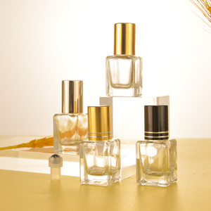 Rotolo di vetro vuoto <span class=keywords><strong>profumo</strong></span> di <span class=keywords><strong>Rose</strong></span> e bottiglia di olio essenziale per cosmetici con tappo oro Pp nero - Product Image 3