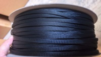 Tubo trenzado expandible de PET negro para protección de cables
